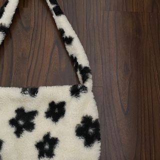 fluffy bag flower