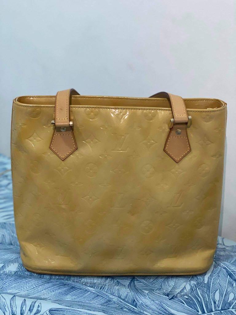 Handpainted LV vernis (Category: Luxury Bags & Wallets) located in Noveleta. Submitted by declutteringsitita (Listing ID 1146317504, Image 2). Description: Authentic Can send other photos.