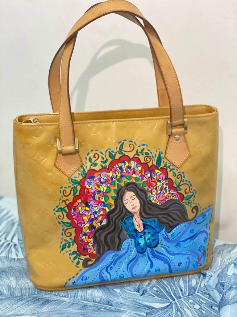 Handpainted LV vernis (Category: Luxury Bags & Wallets) located in Noveleta. Submitted by declutteringsitita (Listing ID 1146317504, Image 1). Description: Authentic Can send other photos.
