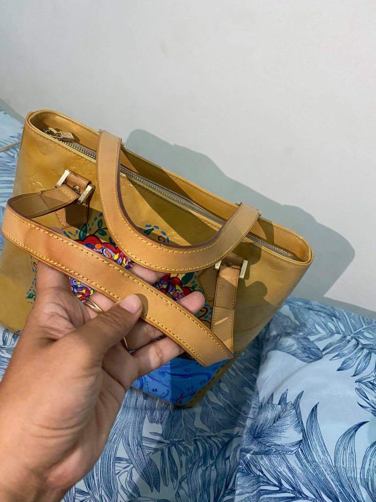 Handpainted LV vernis (Category: Luxury Bags & Wallets) located in Noveleta. Submitted by declutteringsitita (Listing ID 1146317504, Image 3). Description: Authentic Can send other photos.