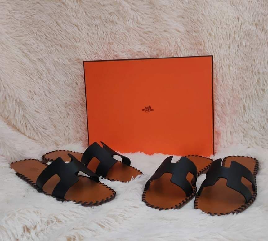 Hermes Oran (Category: Flats & Sandals) located in Pateros City. Submitted by eleglance (Listing ID 1146224280, Image 1). Description: Authentic from Europe New Oran Size 38 .