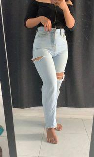 Hw Ripped jeans
