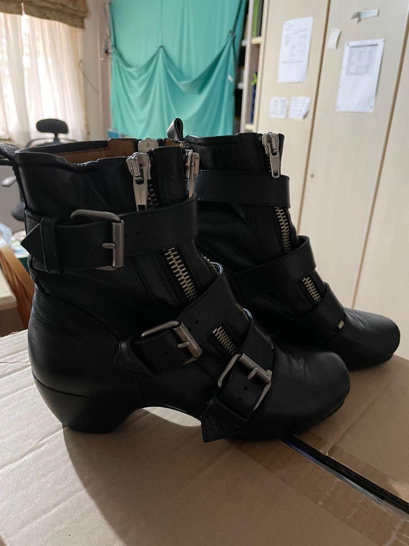 Marc jacobs sale black boots