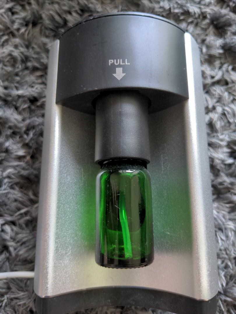 Nebuliser/ Diffuser (Category: Other Home Appliances) located in Singapore. Submitted by simsimsim89 (Listing ID 1146192740, Image 2). Description: as good as new very strong nebuliser to make your home feel better relaxing feeling at home through oil diffusion timer function.