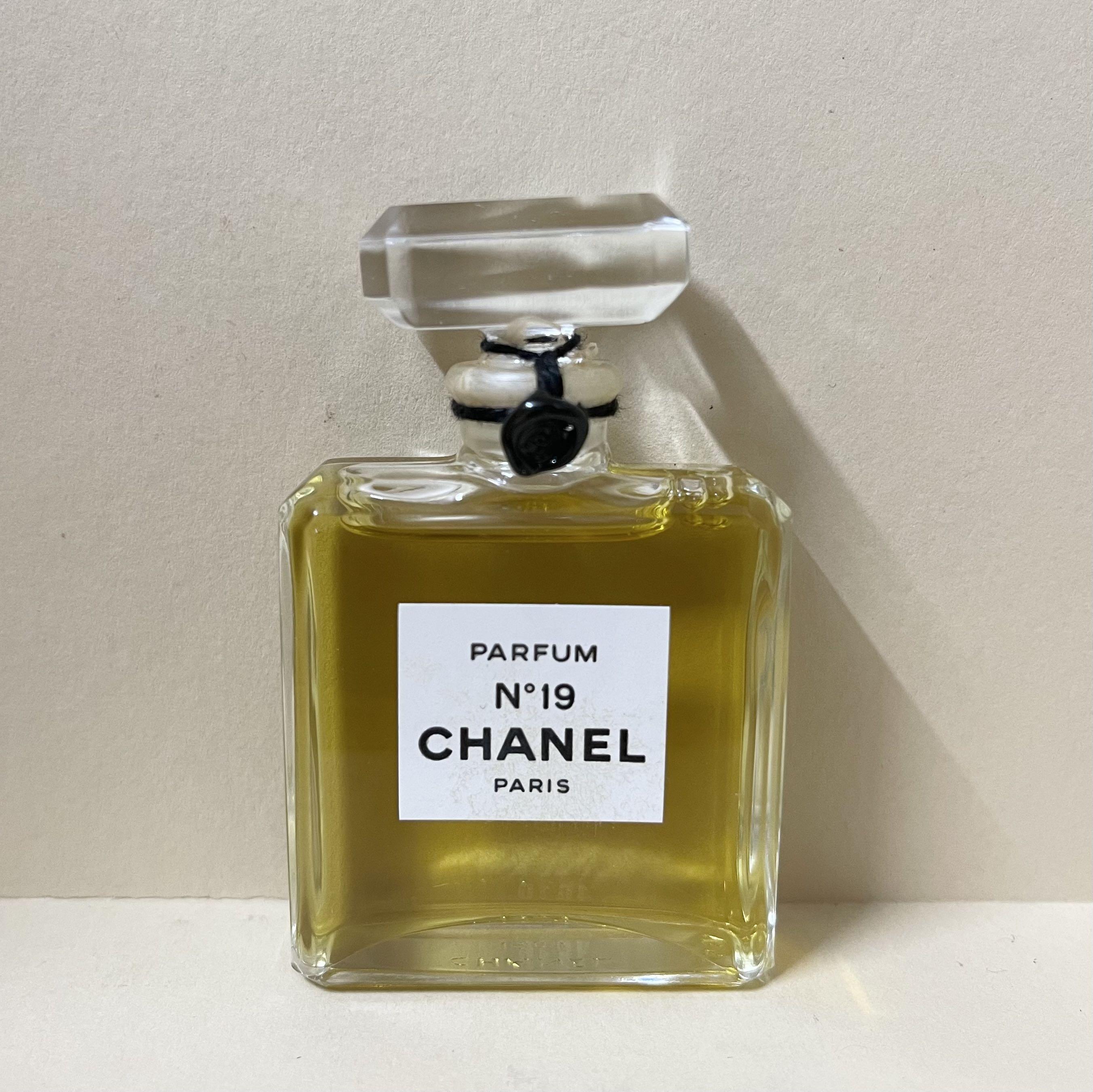 NEW* CHANEL vintage N°19 parfum 14ml, 美容＆個人護理, 健康及美容