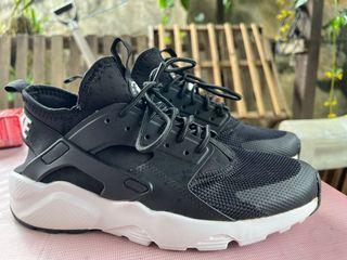 Nike Huarache Ultra black and White size 7.5 US men