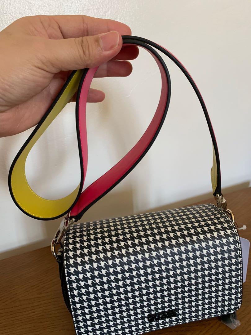 Original Guess Camera Bag, Women's Fashion, Bags & Wallets, Shoulder