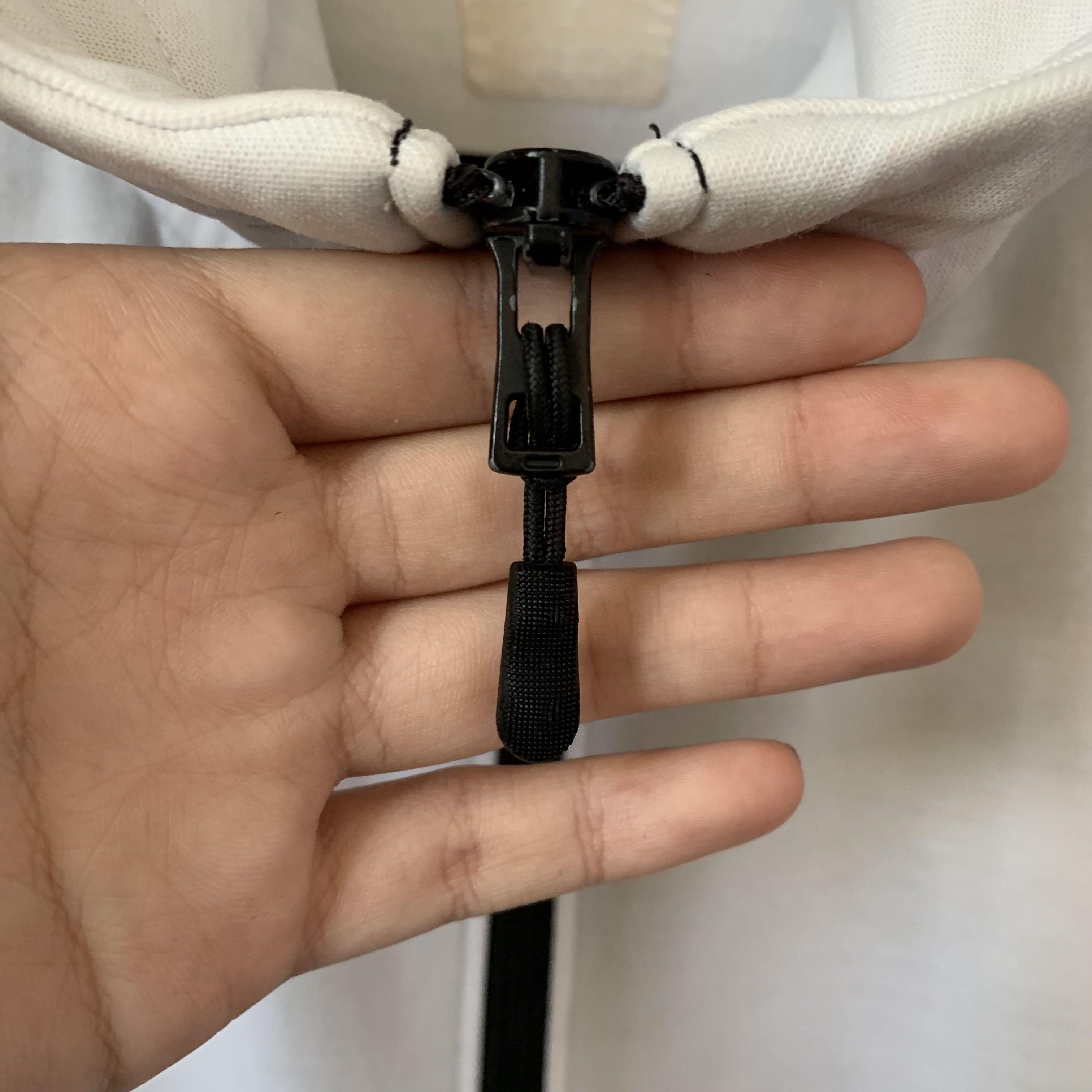 Original Uniqlo White heat tech jacket / hoodie, Men's Fashion, Coats, Jackets and Outerwear on