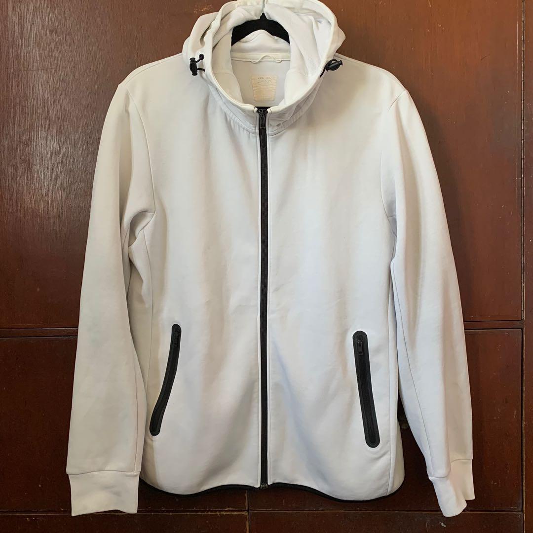 Original Uniqlo White heat tech jacket / hoodie, Men's Fashion, Coats ...
