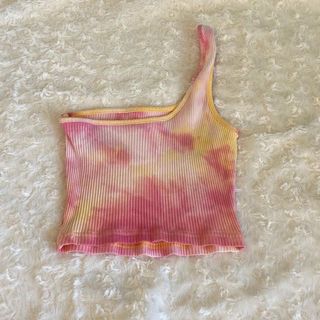 （分類：）位於 。 由 izzy.thrifts_ 提交（商品編號 1146182792，圖片 1）。簡介： 。