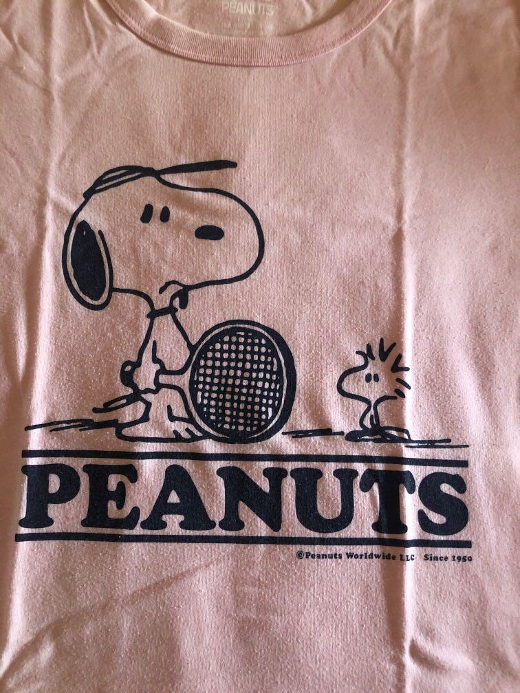 Uniqlo Pink Peanuts Snoopy Tshirt (Category: Shirts) located in Muntinlupa City. Submitted by g3yser (Listing ID 1146210845, Image 2). Description: size M on tag! great condition :) .