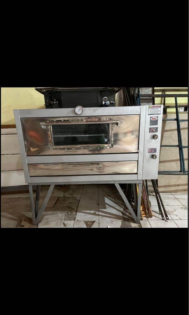 baking oven gas (Category: Ovens & Toasters) located in Makati City. Submitted by tinajuancho (Listing ID 1141461595, Image 1). Description: 12 tray oven brand new po.