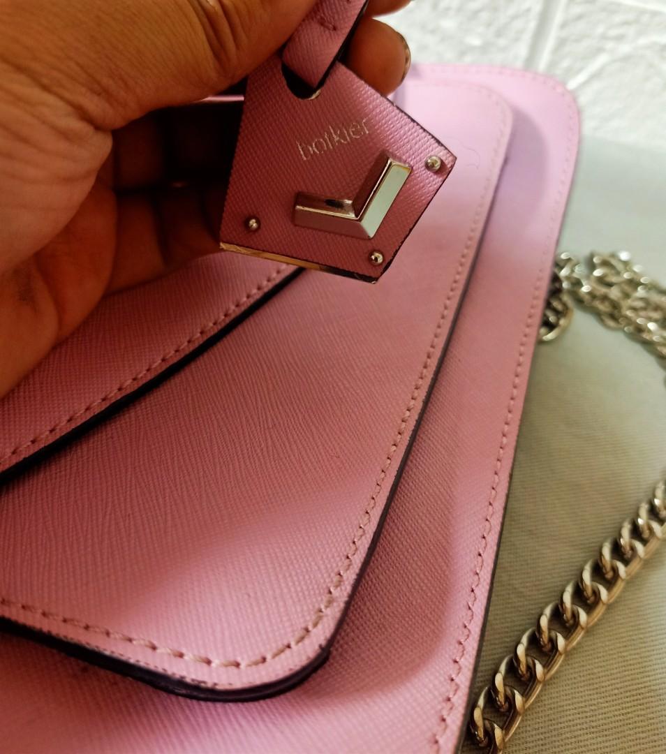 BOTKIER COBBLE HILL CROSSBODY BAG (Category: Luxury Bags & Wallets) located in La Trinidad. Submitted by xef06 (Listing ID 1141378281, Image 3). Description: multiple compartments.. super nice 9 inches W 6.5 inches H 3 inches D via tape measure.