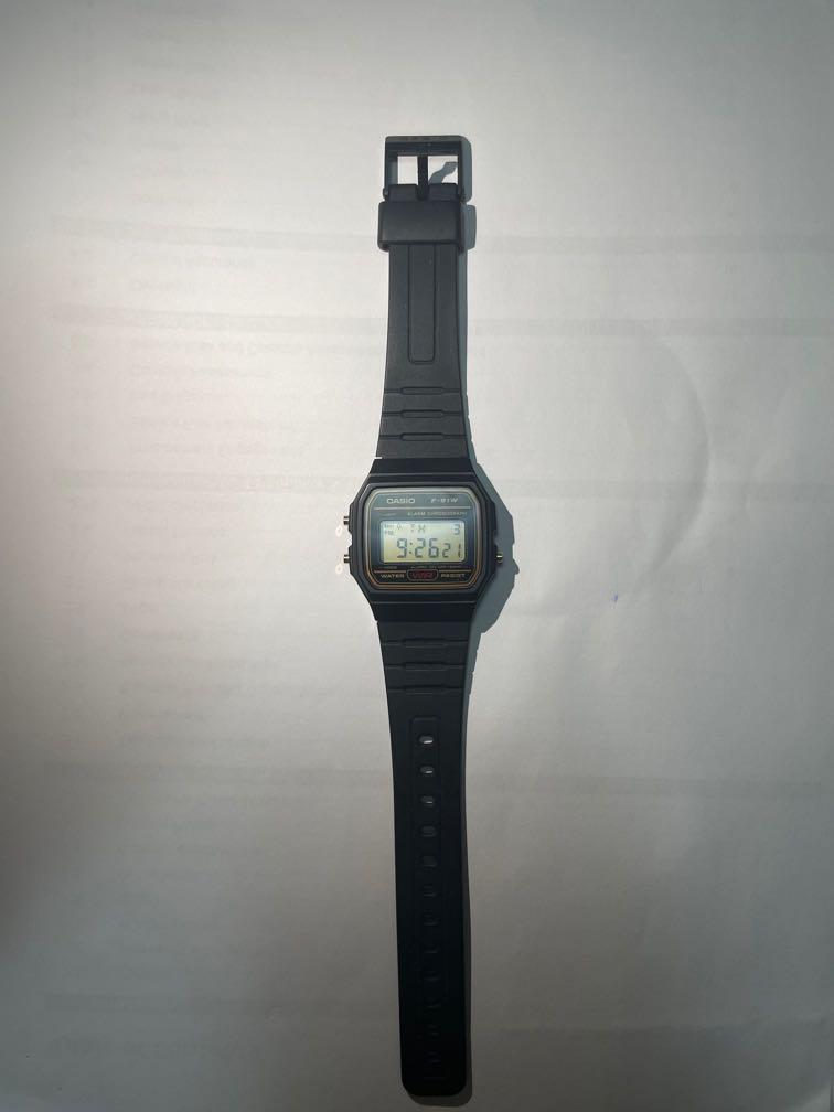 Casio f91w best sale gold trim