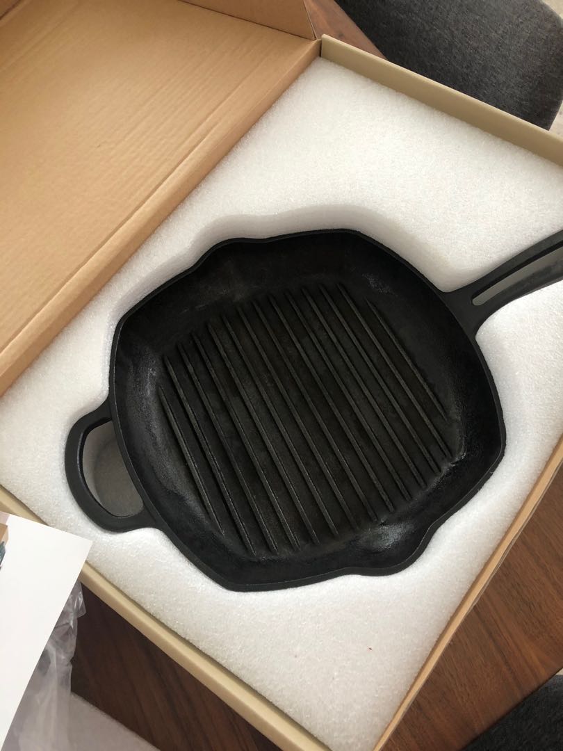 Cast iron grill skillet, Furniture & Home Living, Kitchenware
