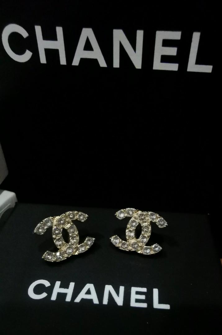 Chanel earing | Chanel earrings, Luxury jewelry, Tiffany heart