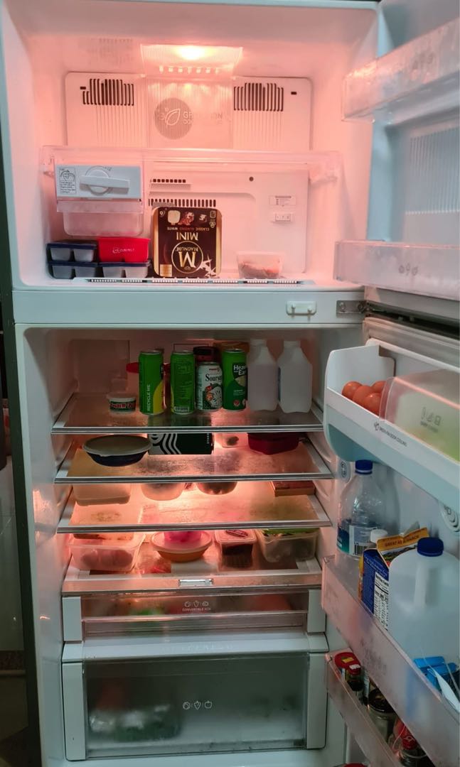 Giving away fridge for free, TV & Home Appliances, Kitchen Appliances