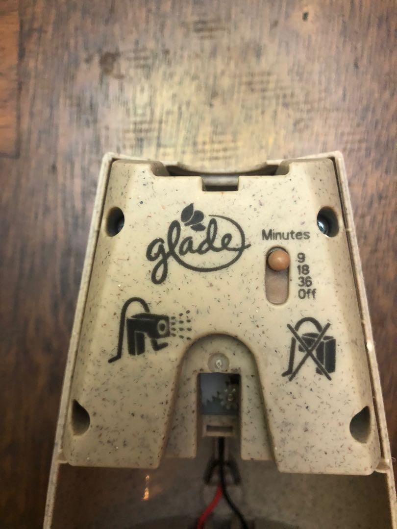 Glade automatic spray ( unit only ) (Category: Everything Else Others) located in Quezon City. Submitted by lessp (Listing ID 1141399154, Image 3). Description: .