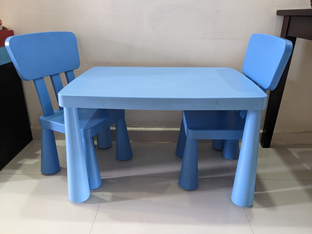 kid table and chairs