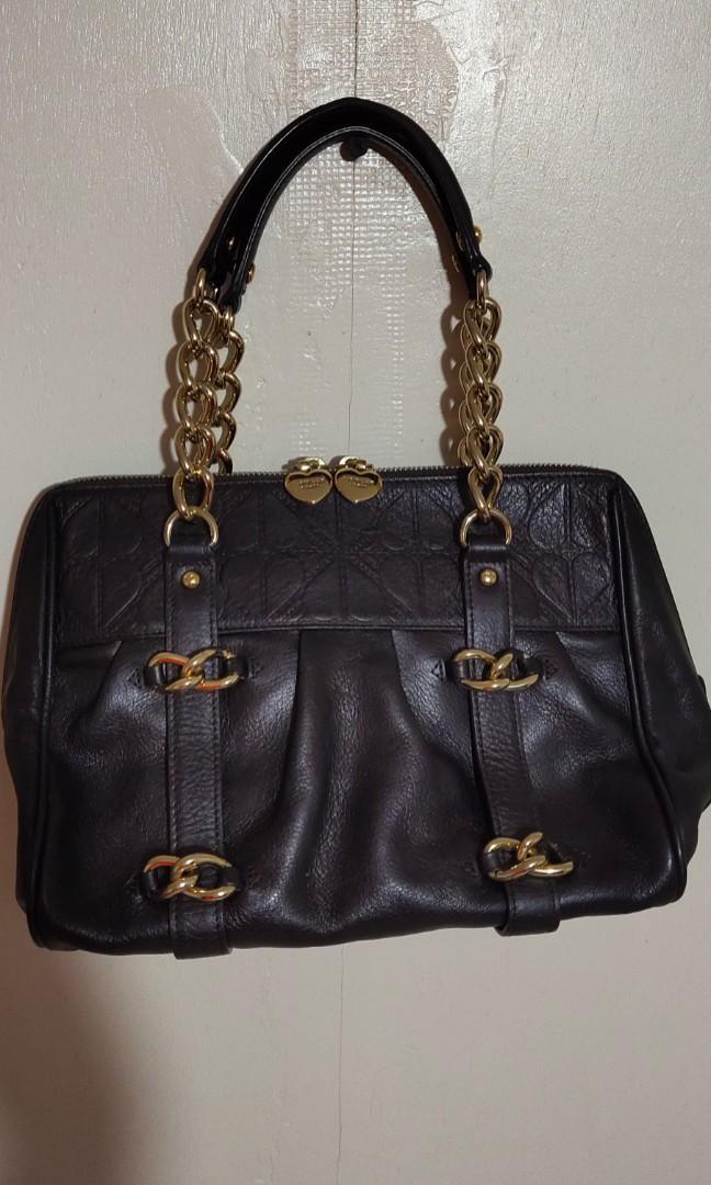 Lovecat Paris (Category: Luxury Bags & Wallets) located in Taguig. Submitted by glaigee (Listing ID 1141466426, Image 2). Description: NEW YEAR'S SALE Lovecat handbag. Very cute and pretty in actual..