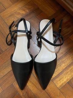 (Category: ) located in . Submitted by clothes_forless (Listing ID 1141358732, Image 1). Description: .