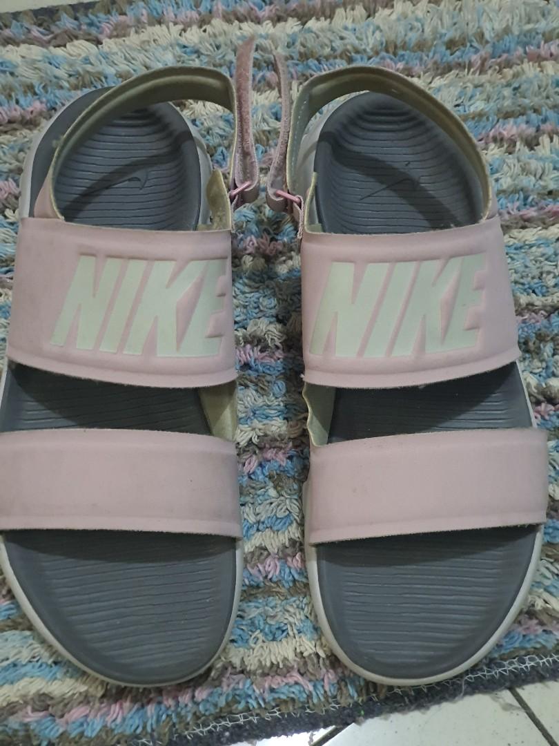 PRELOVED Nike sandals size 9, Women's Fashion, Footwear, Flats & Sandals on  Carousell