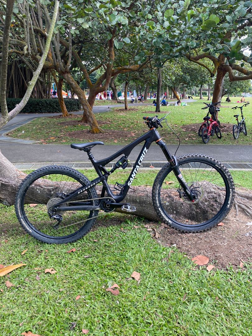 Santa Cruz Bronson CC, Sports Equipment, Bicycles Parts