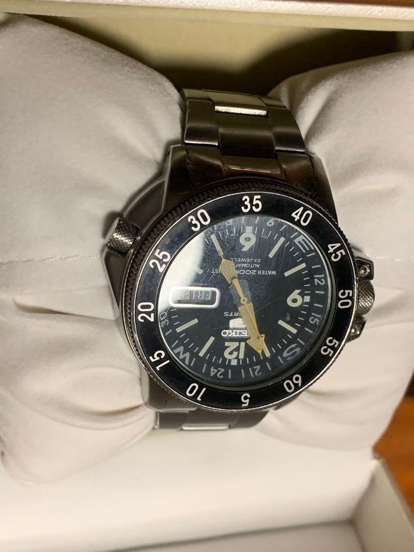 Seiko men's shop automatic diver's skz209j1