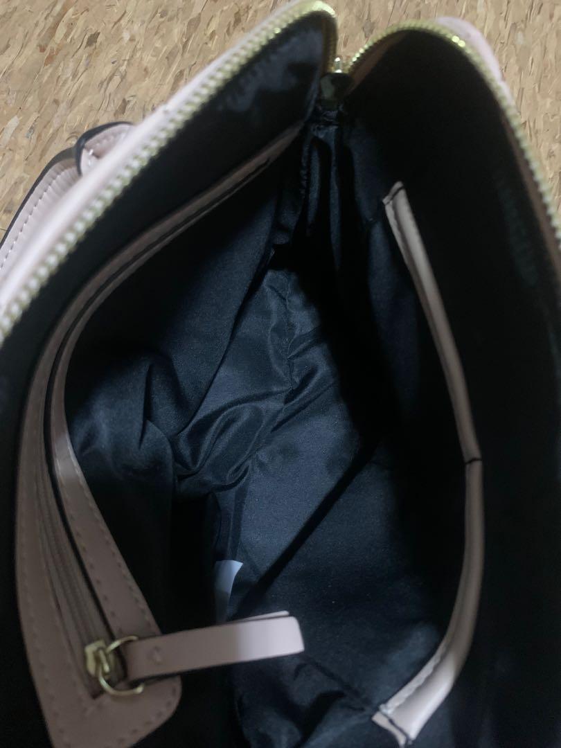 Steve Madden Bag (Category: Shoulder Bags) located in Quezon City. Submitted by carousel1675 (Listing ID 1141345512, Image 3). Description: Brand New Steve Madden Bag Payment via Gcash/ BPI / BDO I ship via LBC shoulder of buyer Length is 11” Height is 8” .