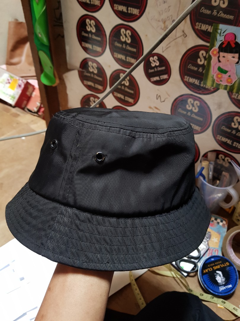 Topi bucket hat h\u0026m hitam hnm, Fesyen 