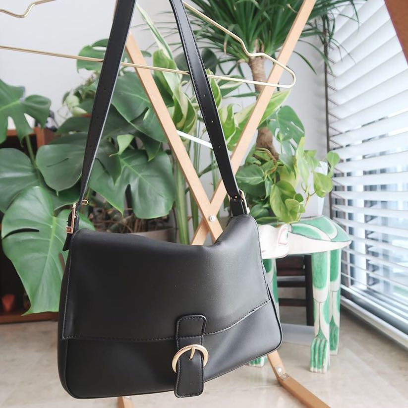 leather clasp bag