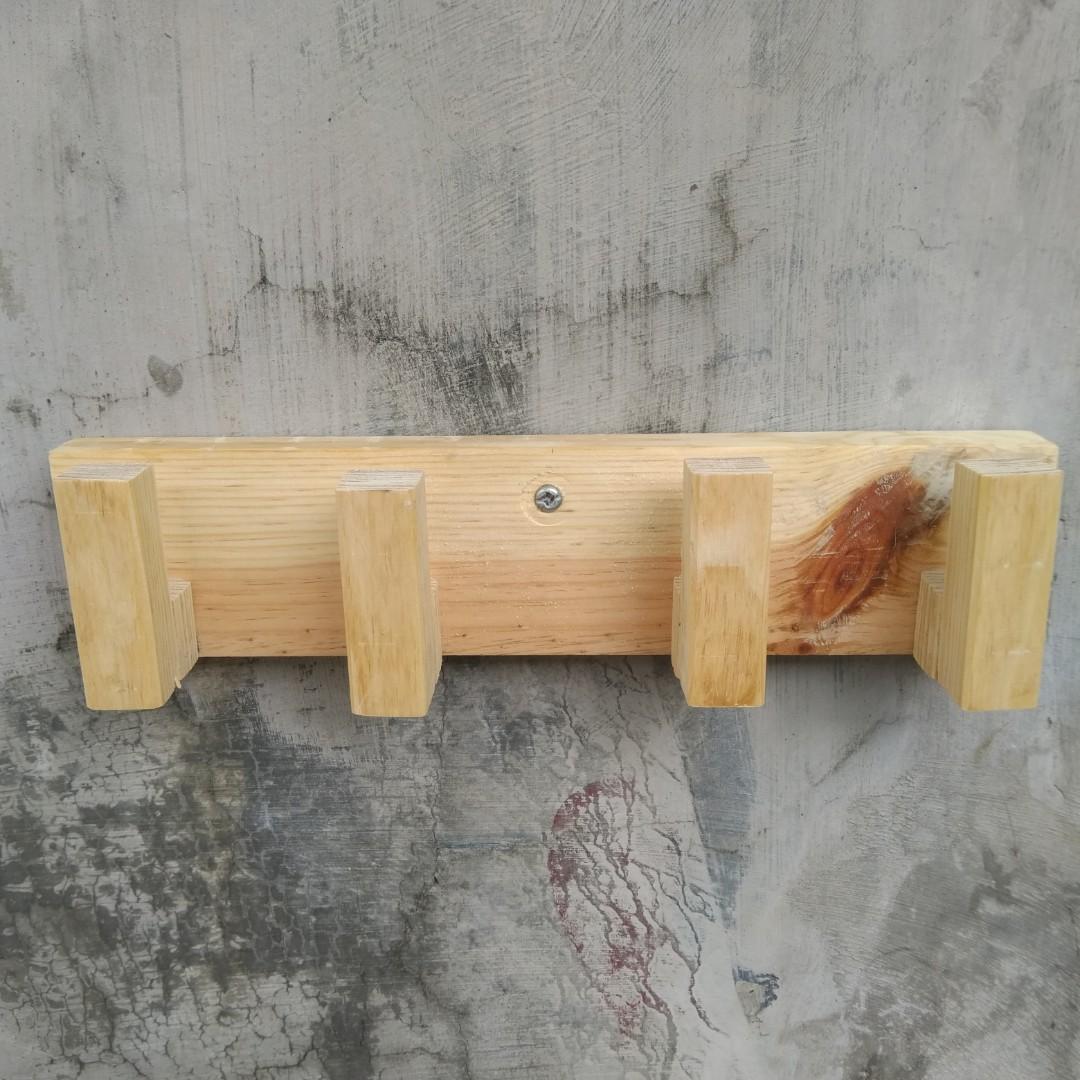 Wooden bag hanger