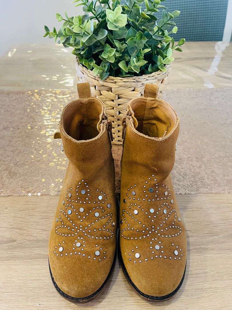 ZARA Girl Boots, Babies & Kids, Babies & Kids Fashion on Carousell