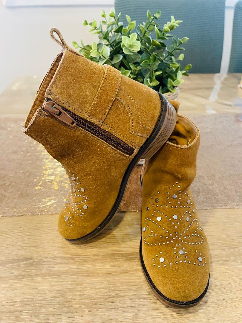 ZARA Girl Boots, Babies & Kids, Babies & Kids Fashion on Carousell