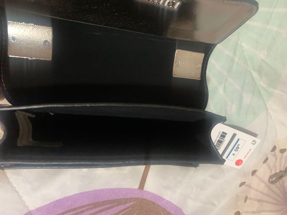 Zara silver bag (Category: Cross-body Bags) located in Quezon City. Submitted by carousel1675 (Listing ID 1141388679, Image 3). Description: This is brand New bought abroad and never got to use it… MOP is Gcash/ BPI/ BDO I can ship via LBC care of buyer.
