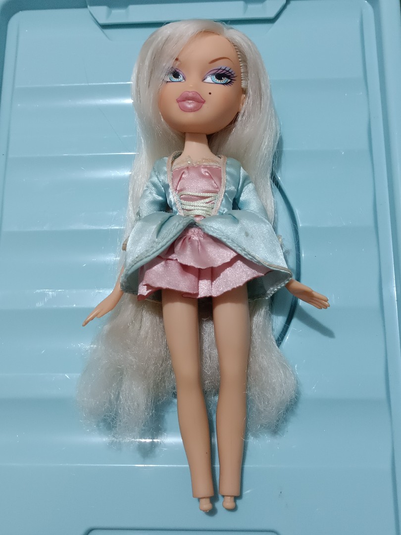 Got around to restoring this costume party cloe doll, think she