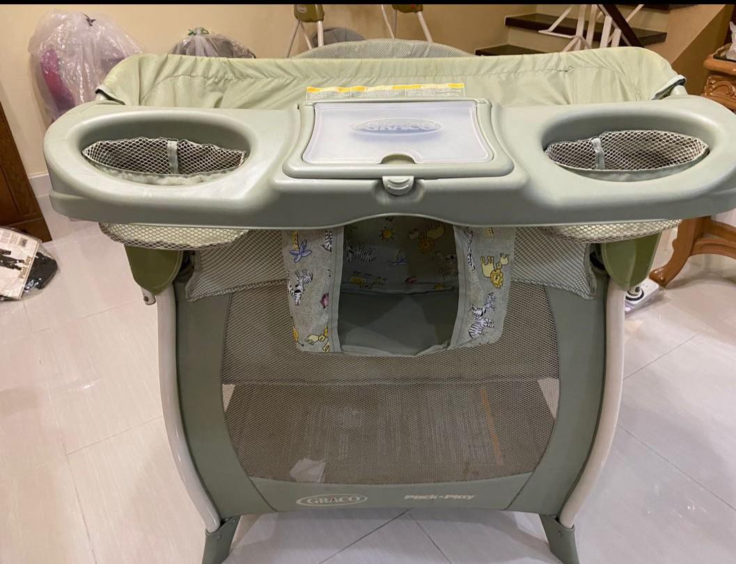 Bundle Graco Crib and Chicco Carseat (Category: Cots & Cribs) located in Binangonan. Submitted by emma_erad09 (Listing ID 1141547520, Image 2). Description: Bundle Graco Crib and Chicco Keyfit Carseat for sale with Free Uratex Foam Just Needs a little bit Cleaning RFS: needs to upgrade/ decluttering Meet ups: * Makati Area during weekdays *Binangonan, Angono, Taytay Area during weekends.