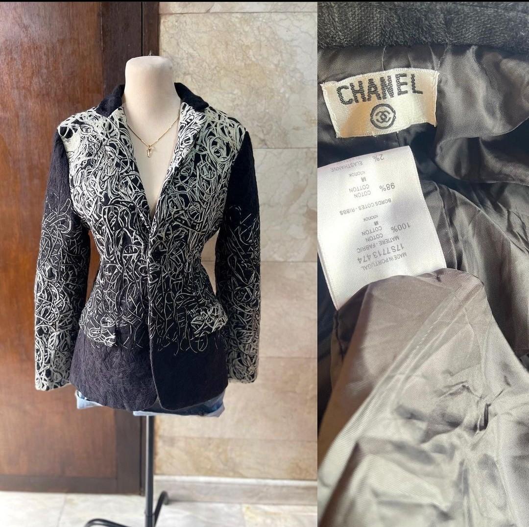 Chanel blazer (Category: Coats, Jackets and Outerwear) located in Manila. Submitted by michllov (Listing ID 1141521028, Image 1). Description: fits med to large Shoulder to shoulder 17 in Chest 20in Length 27in.
