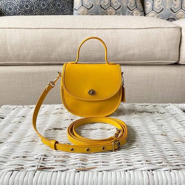 Coach small saddle bag 2025