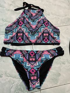 (Category: ) located in . Submitted by CeesApparel (Listing ID 1141543384, Image 1). Description: .