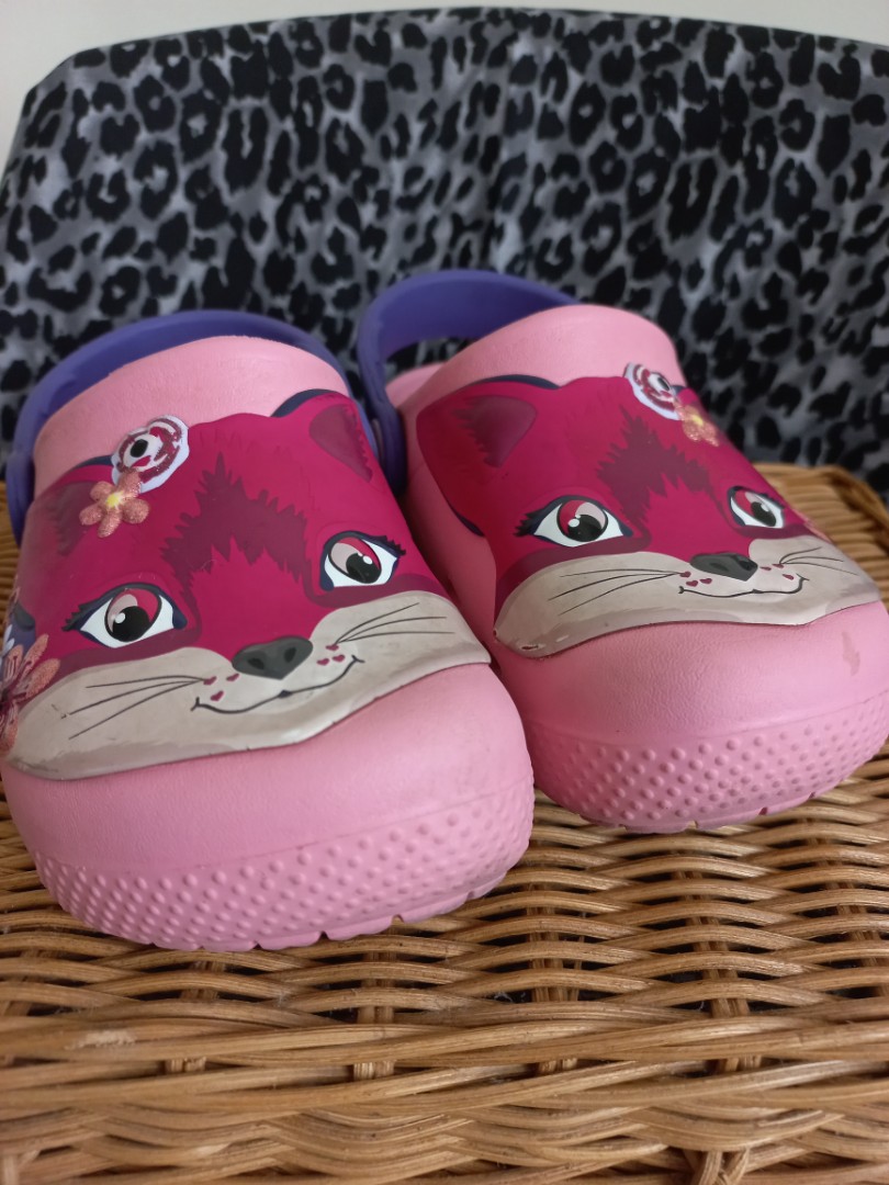 crocs 2 4