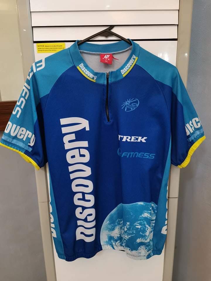 Discovery Cycling Jersey Men s Fashion Activewear on Carousell