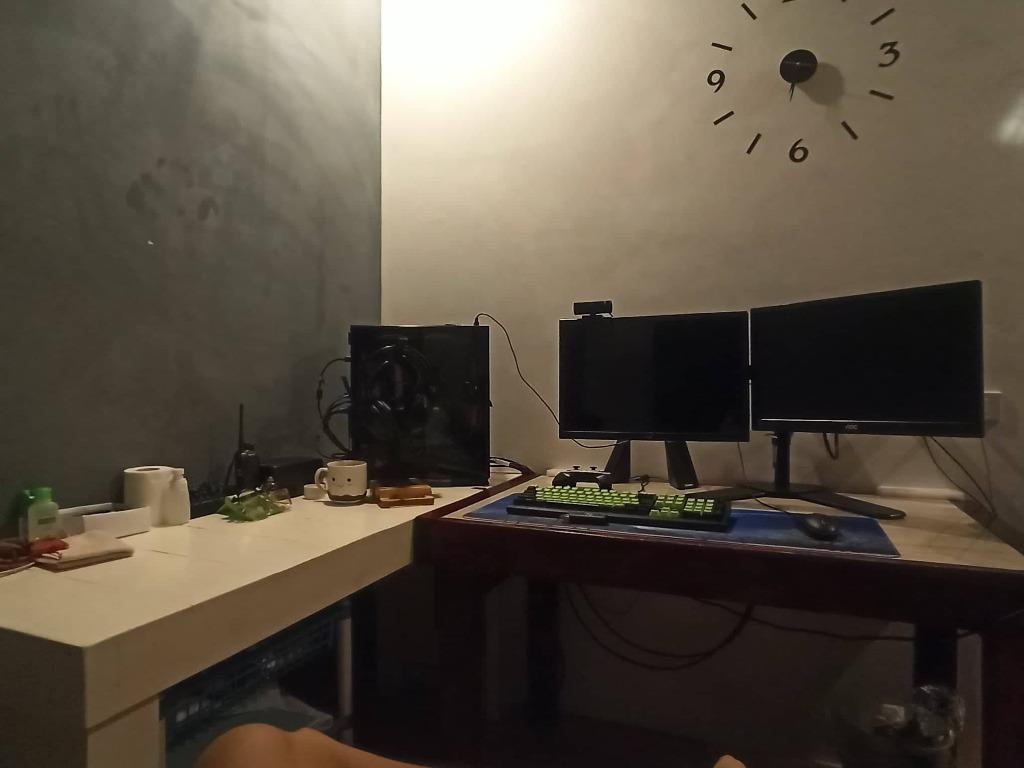 Dual Monitor With Dual Arm Stand Ygt And Aoc Monitors Computers Tech Parts Accessories Monitor Screens On Carousell