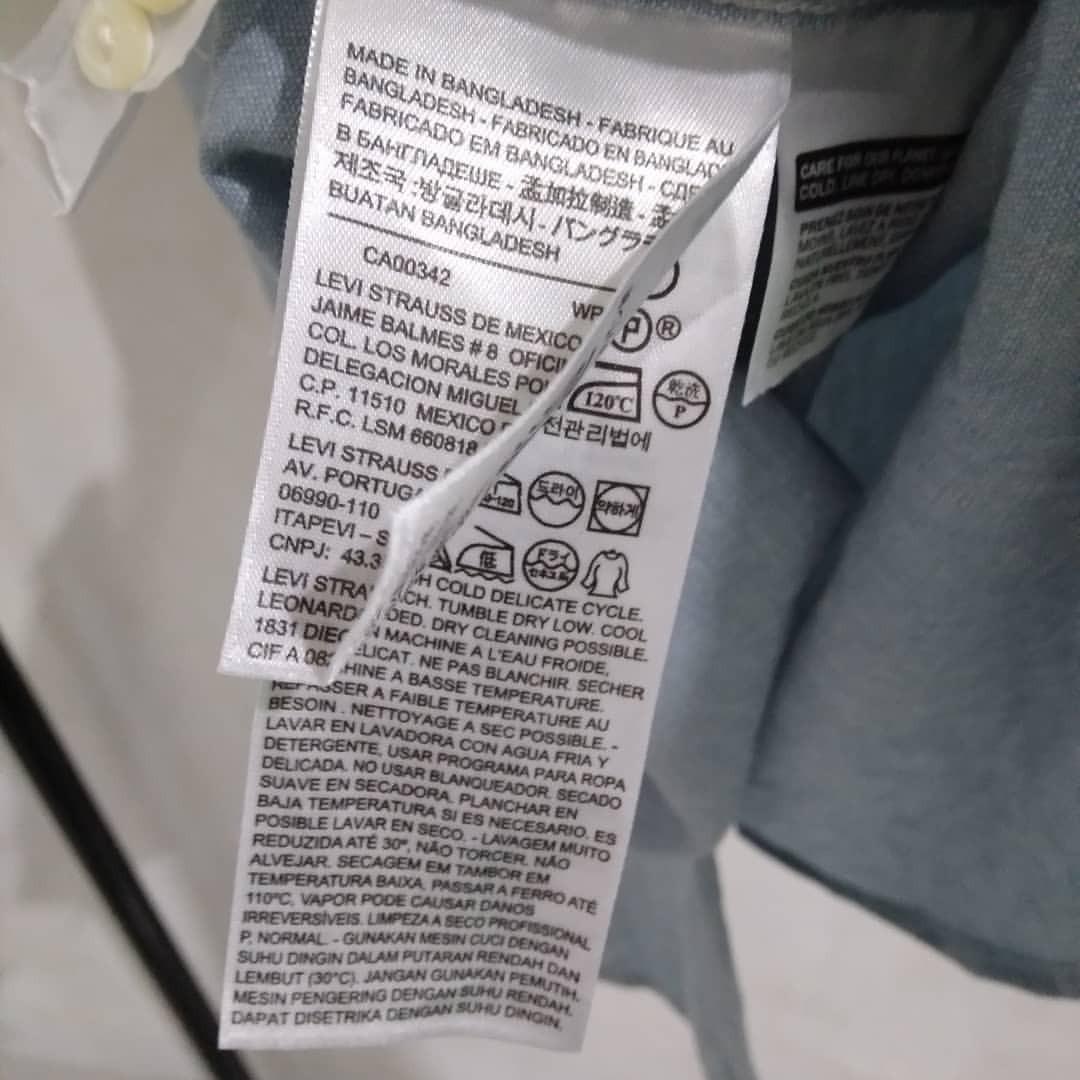 Kemeja Levis original, Fesyen Pria, Pakaian , Atasan di Carousell