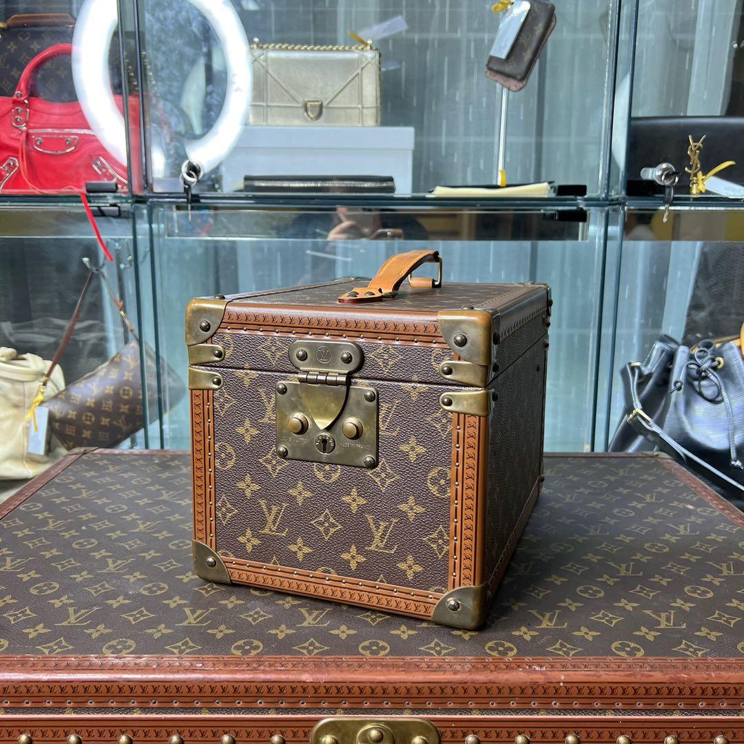 Louis Vuitton Trunk Vanity, Luxury, Apparel on Carousell