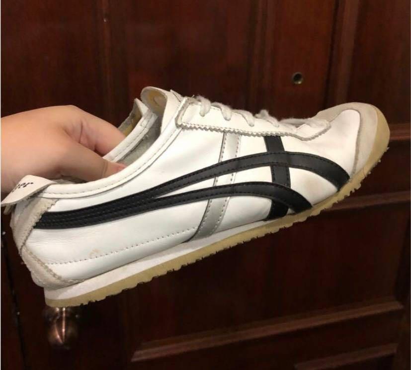 Onitsuka Tiger (Category: Sneakers) located in Singapore. Submitted by twinklexsh0p (Listing ID 1141680694, Image 1). Description: No box, Euro 39.5.