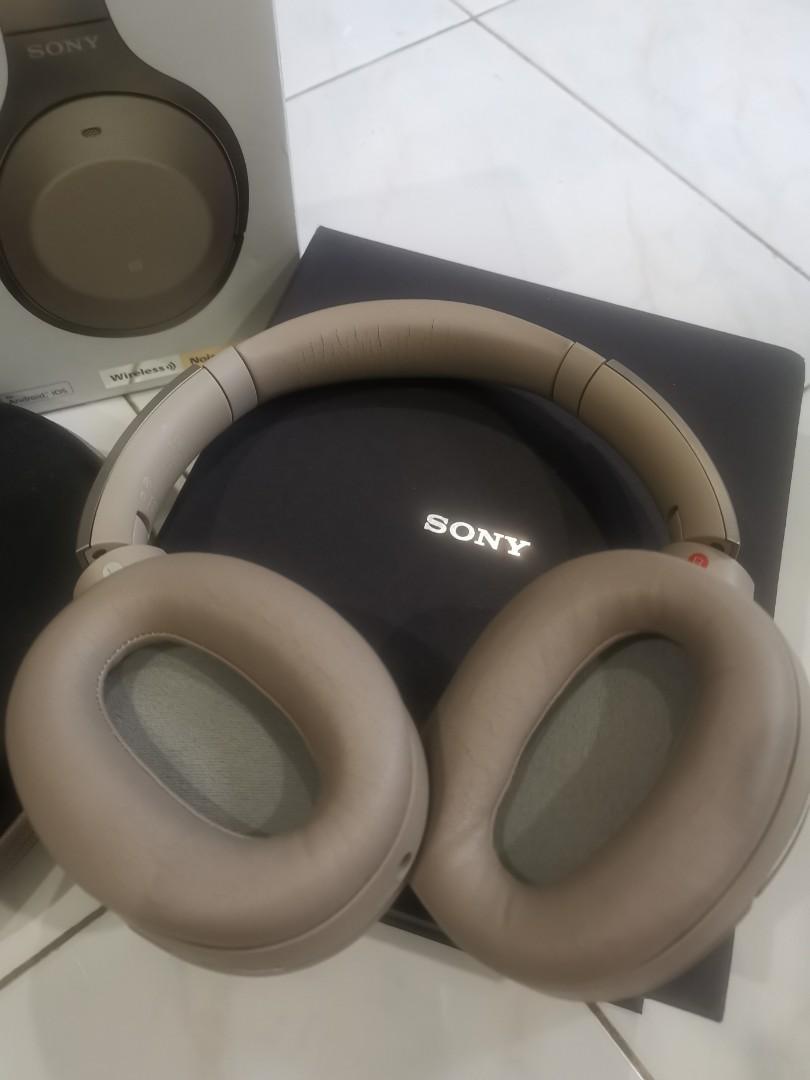 Sony WH1000 XM2 wireless noise cancelling headphone