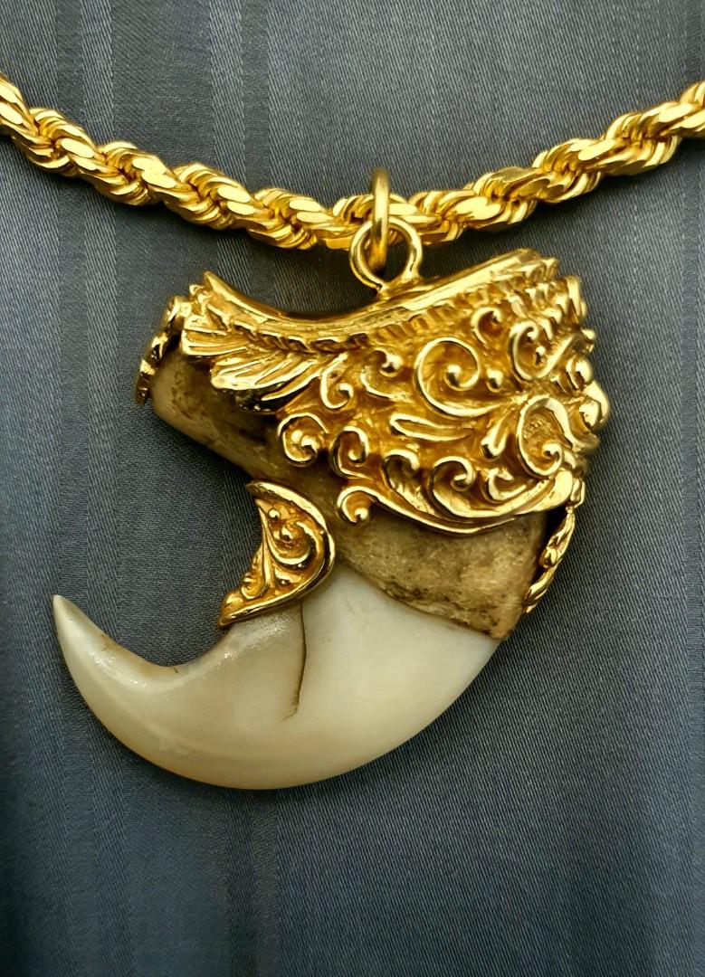 Gold hotsell 18k pendant