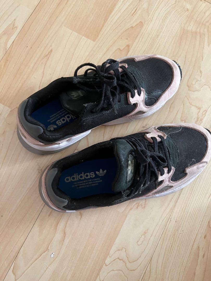 Adidas shoes deals kylie jenner 900