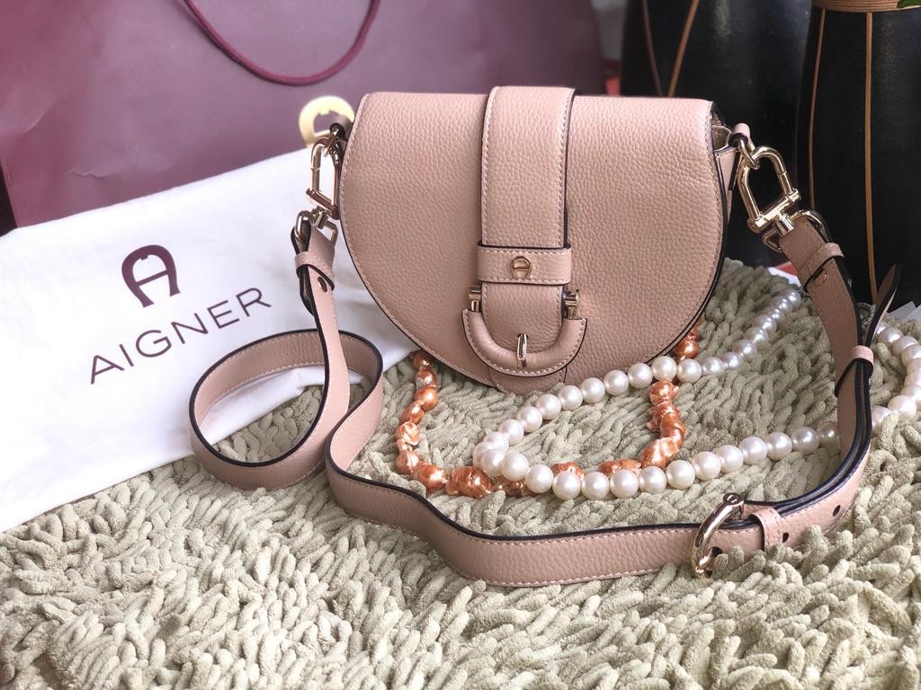 Aigner sling bag Nude Fesyen Wanita Tas Dompet di Carousell